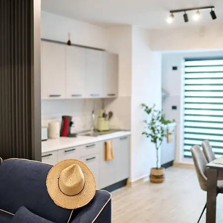 Summer Infinity Mamaia