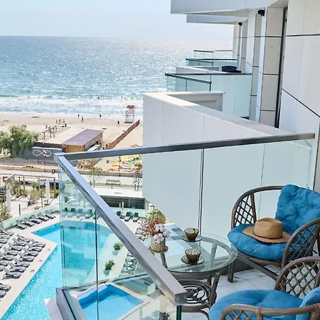 Summer Infinity Apartment